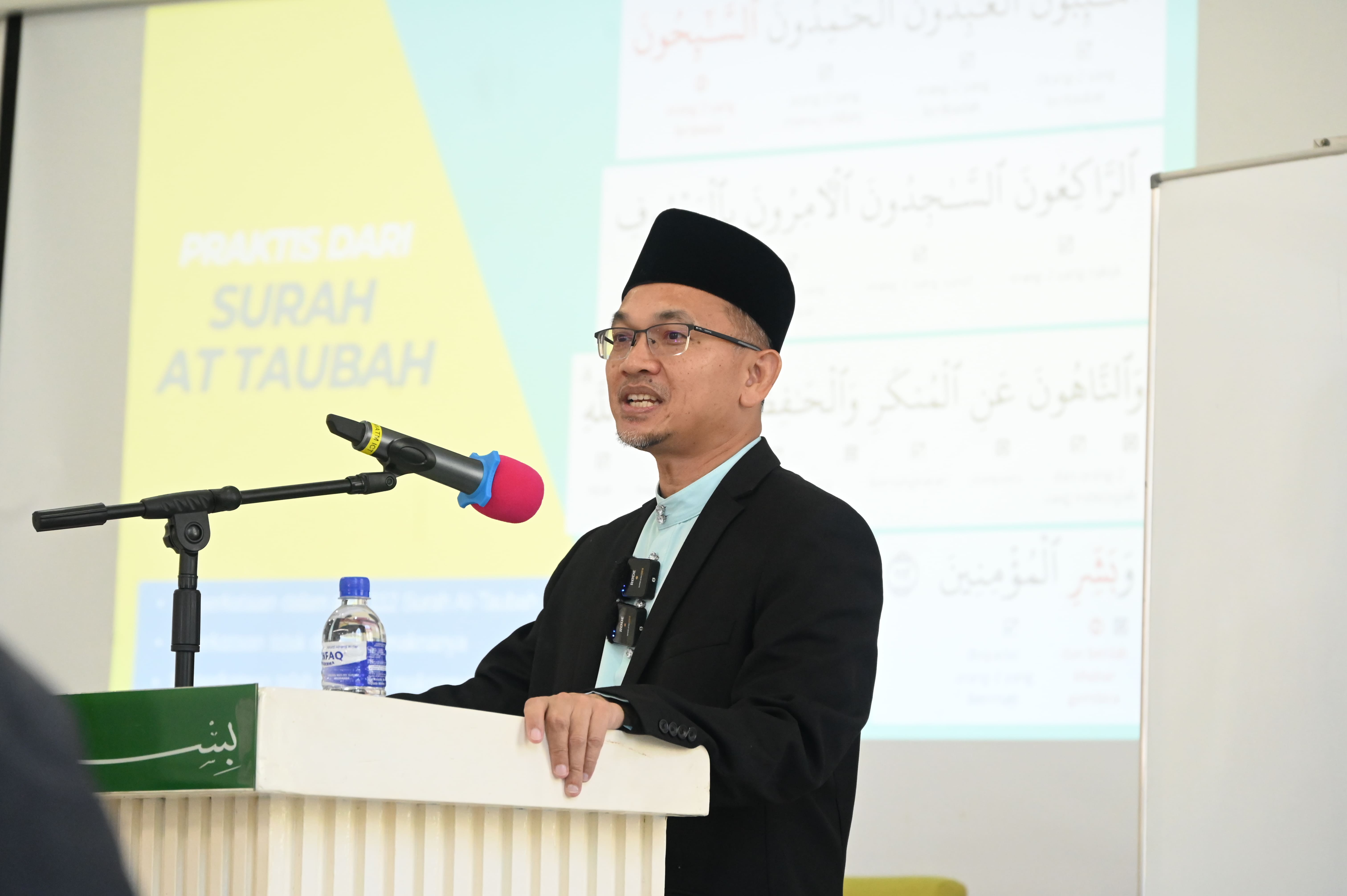 Ustaz Rusdi Alias menyampaikan sesi seminar Balaghah